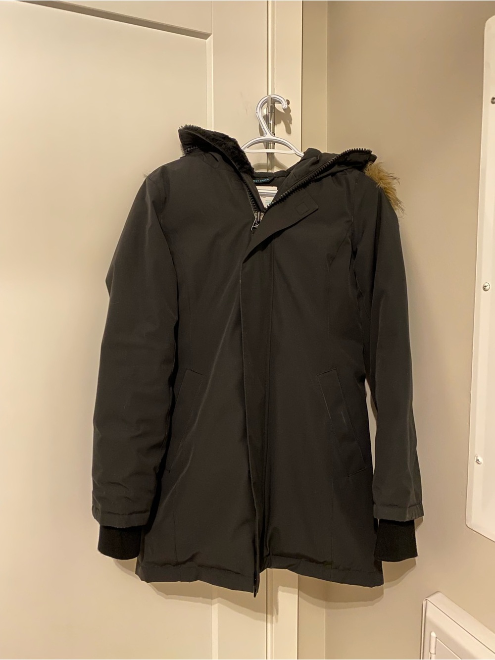 TITLE: Aritzia Golden by TNA Haven Parka Black XS